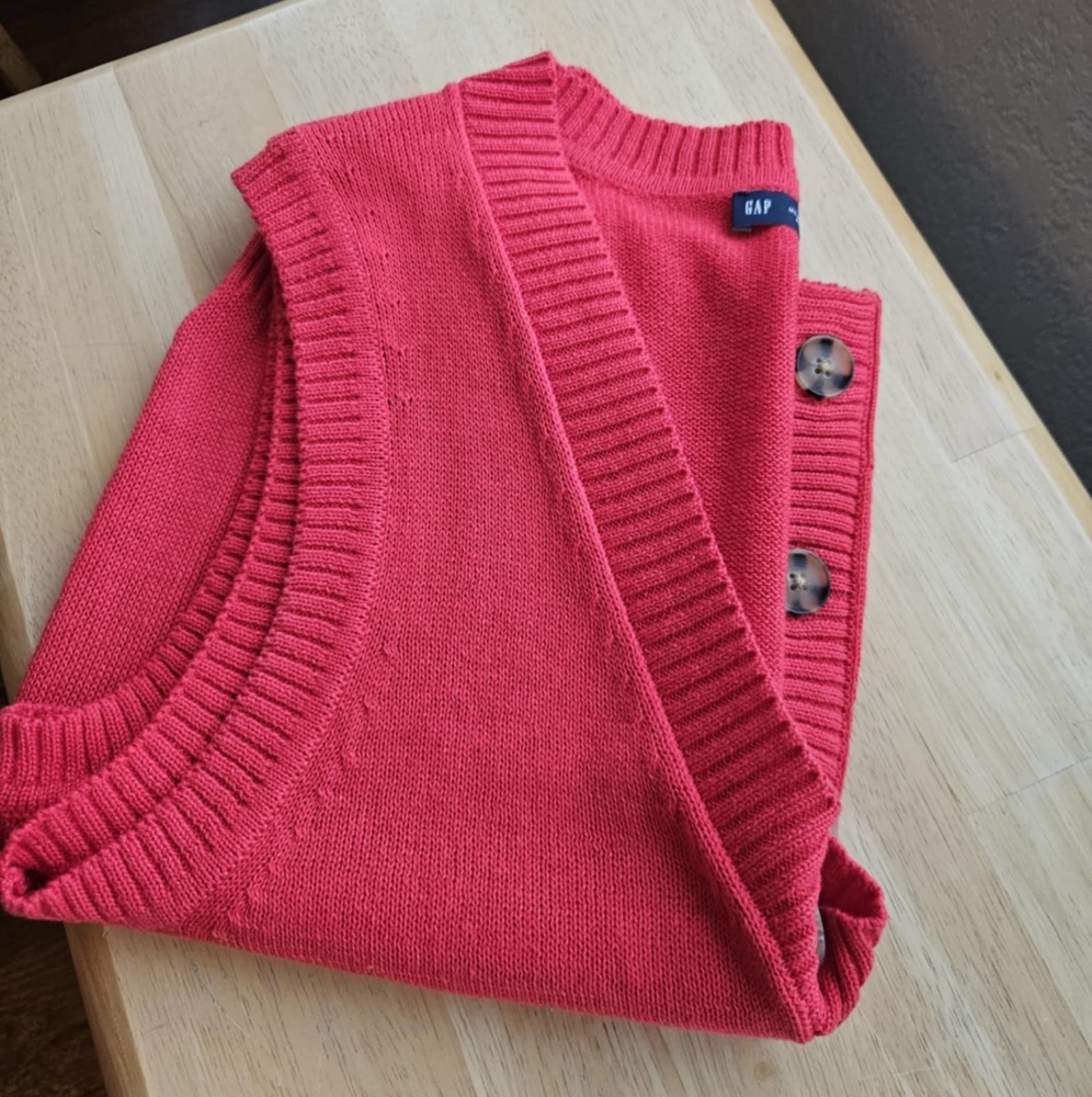 GAP red knit vest - Picture 6 of 6